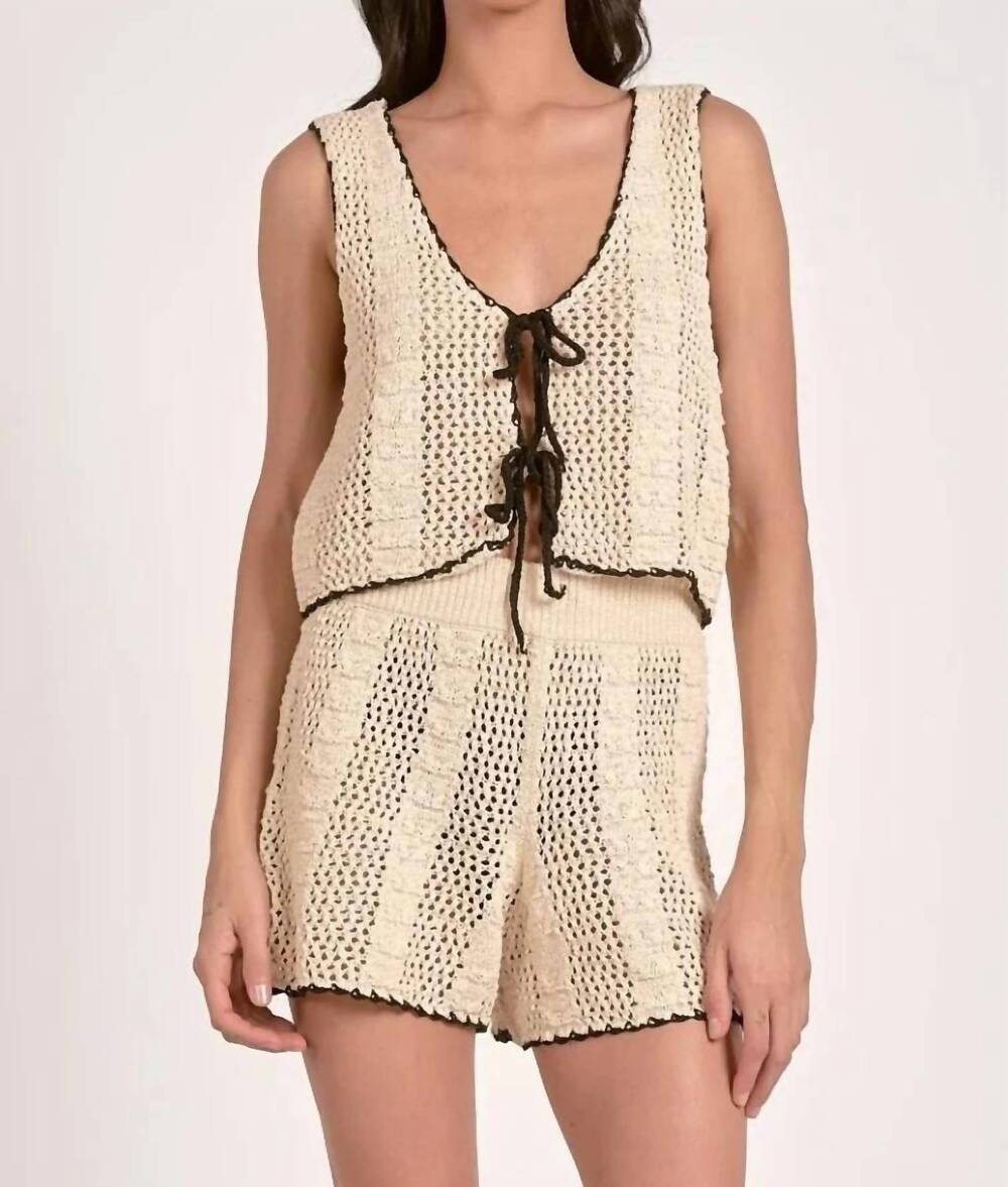 NEW ELAN crochet high-waisted shorts in natural/black border
